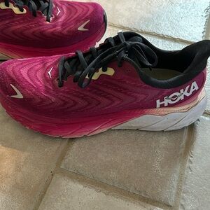 Hoka size 10 Ariah 6